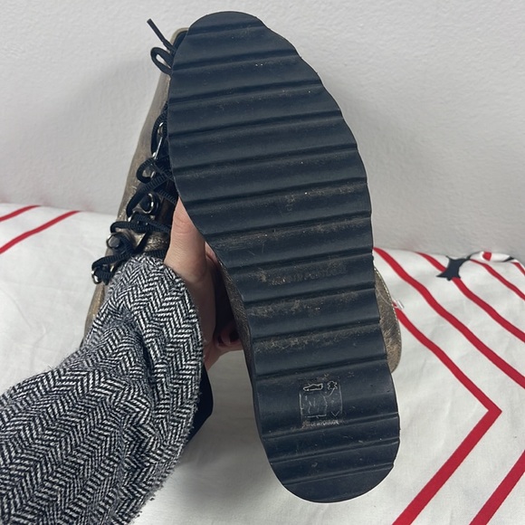 Free People Leather Gold Distressed Lace Up Boots Size 6 - Picture 5 of 6